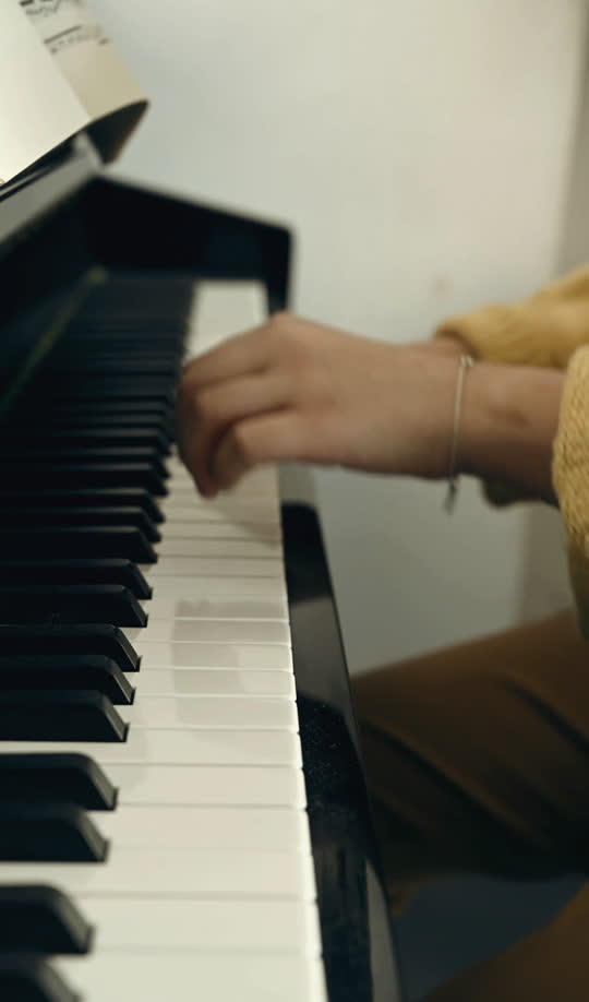 Keyboard and piano